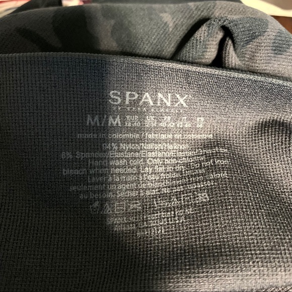 Spanx Look At Me Now Black Camo Seamless Leggings - Picture 8 of 10